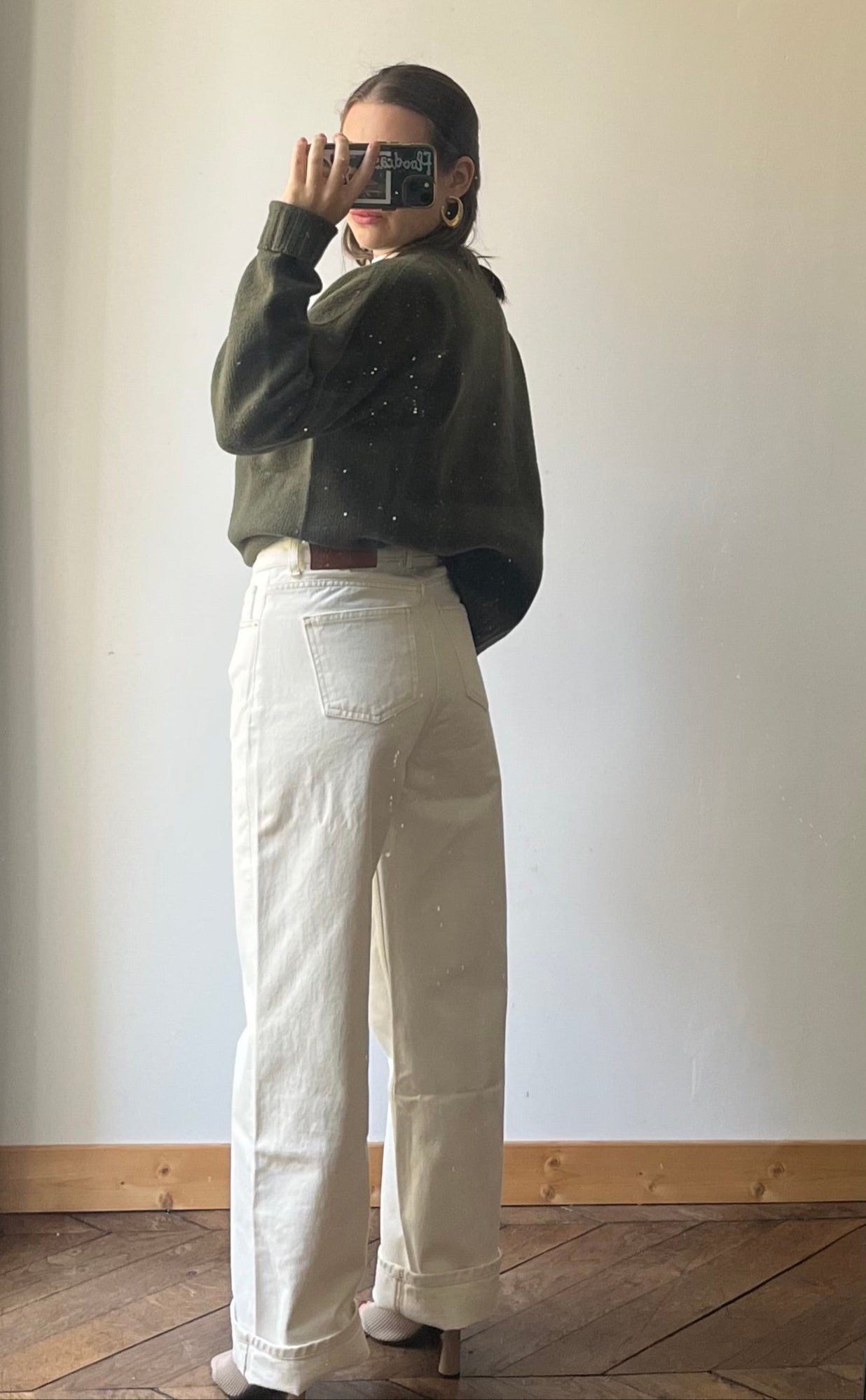 Jean femme taille haute écru en coton, coupe flare, fabriqué en Italie.