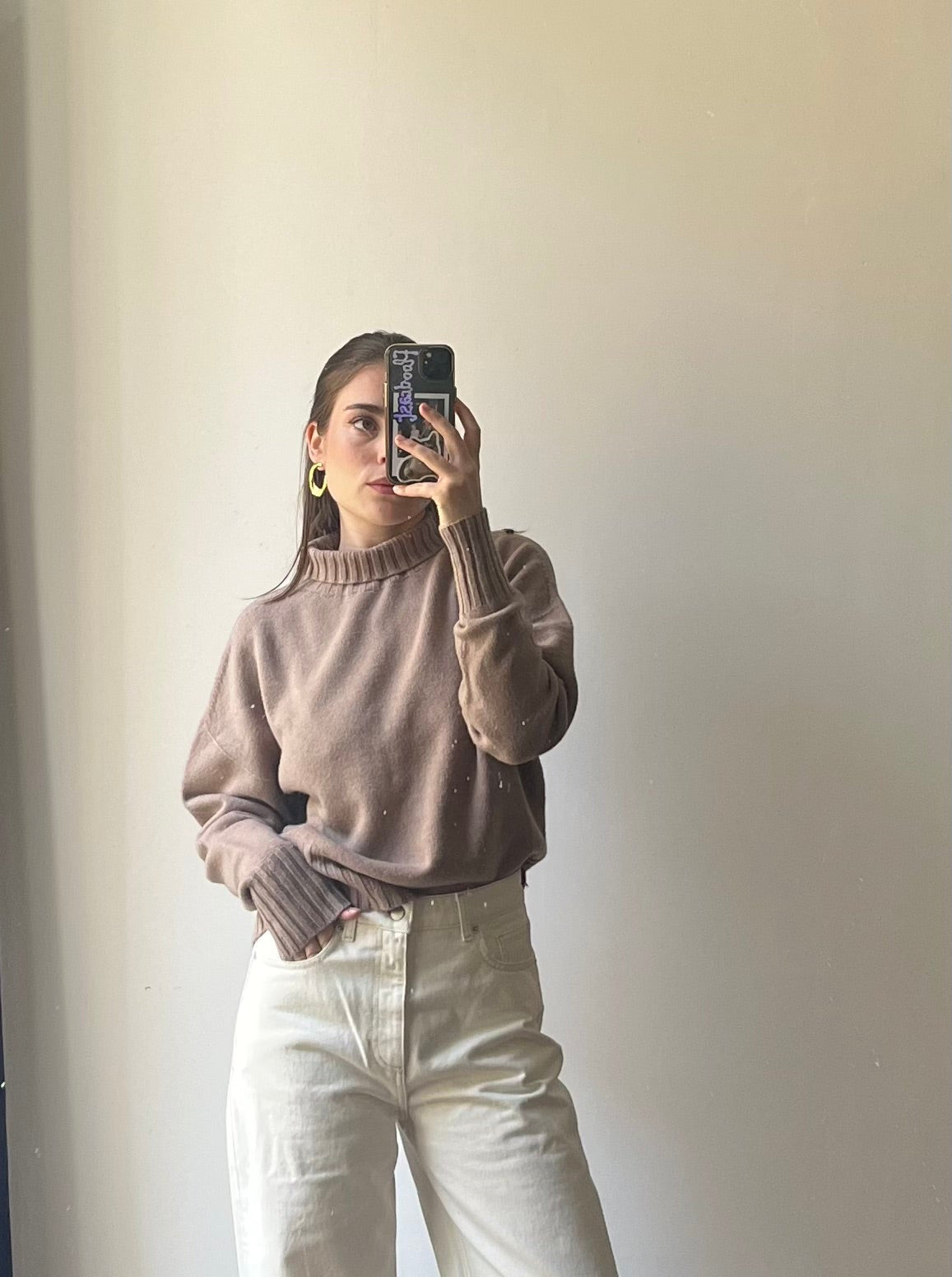 Pull femme col montant taupe en coton, laine et cachemire fabriqué en Italie – maille côtelée douce.