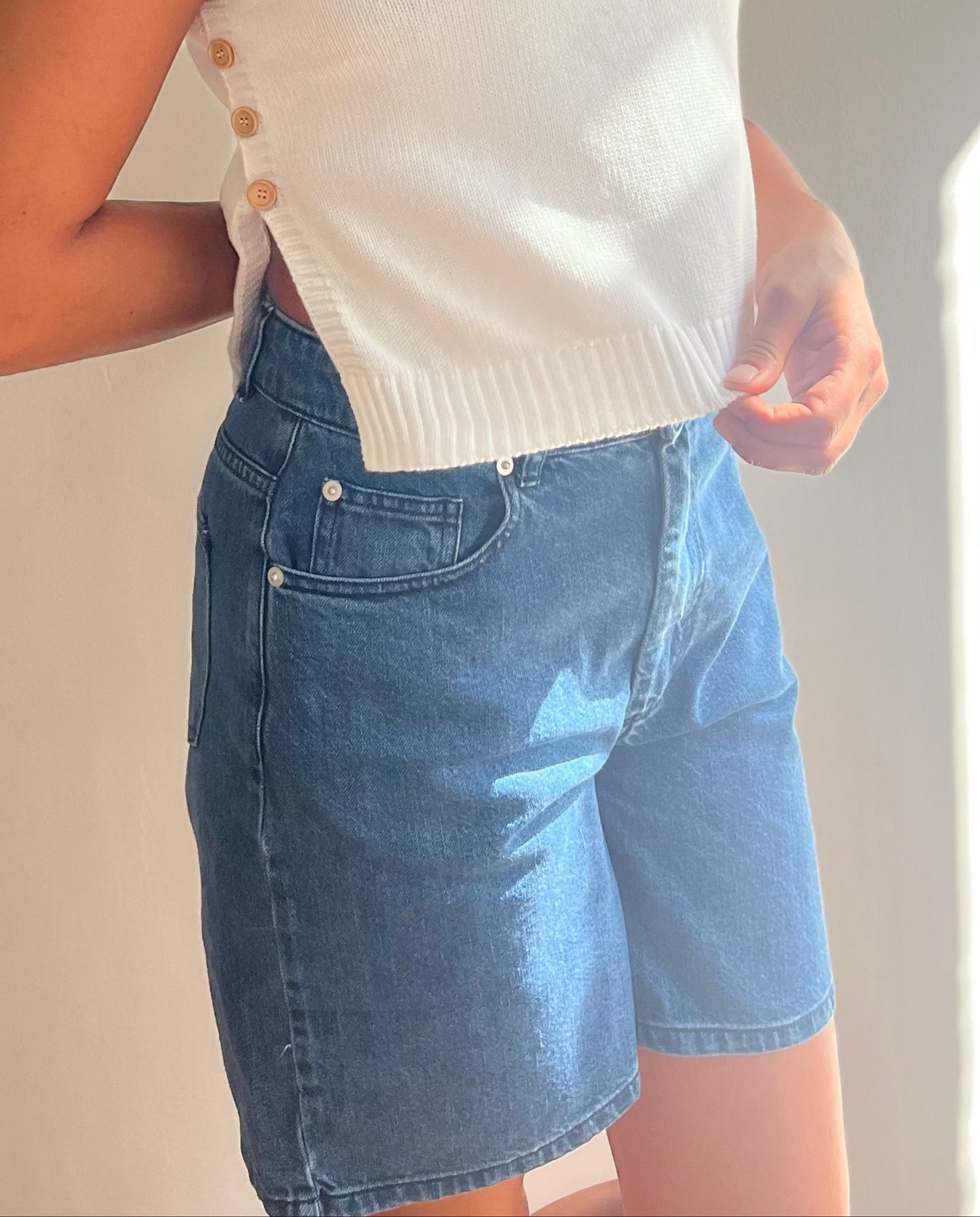 Short femme en denim bleu brut fabriqué au Portugal en coton biologique