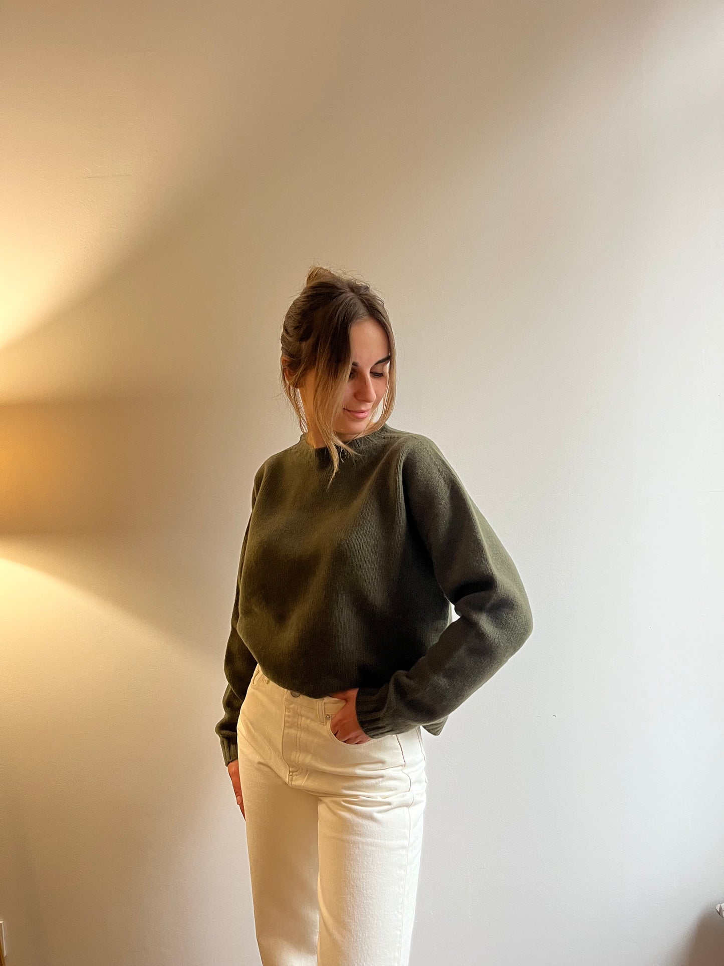 Pull femme en laine mérinos kaki fabriqué en Italie