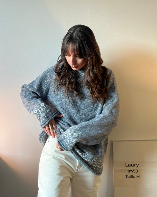 Pull en tricot motif hivernal – chaleur et douceur