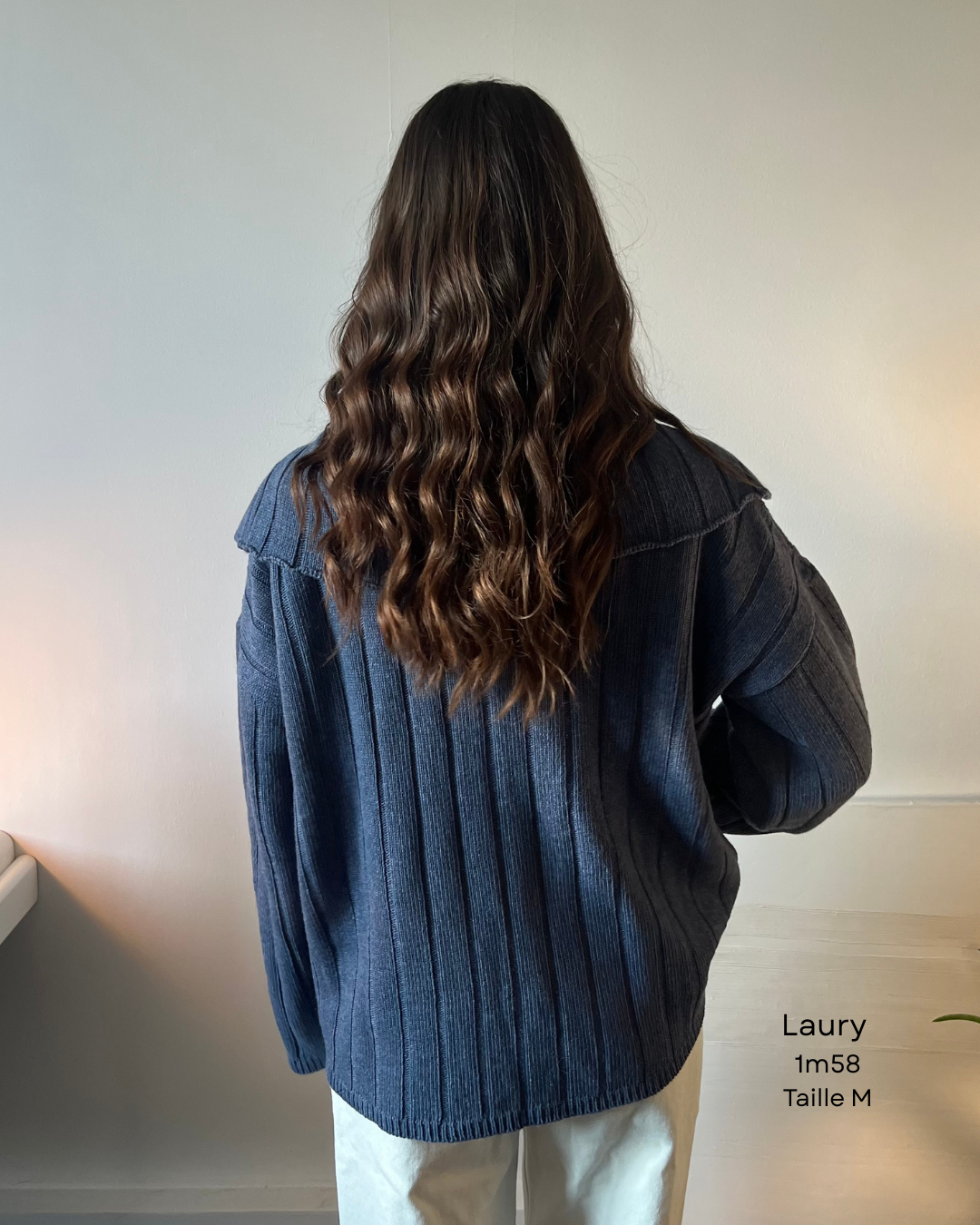 Cardigan en maille côtelée – douceur, chaleur et élégance minimaliste