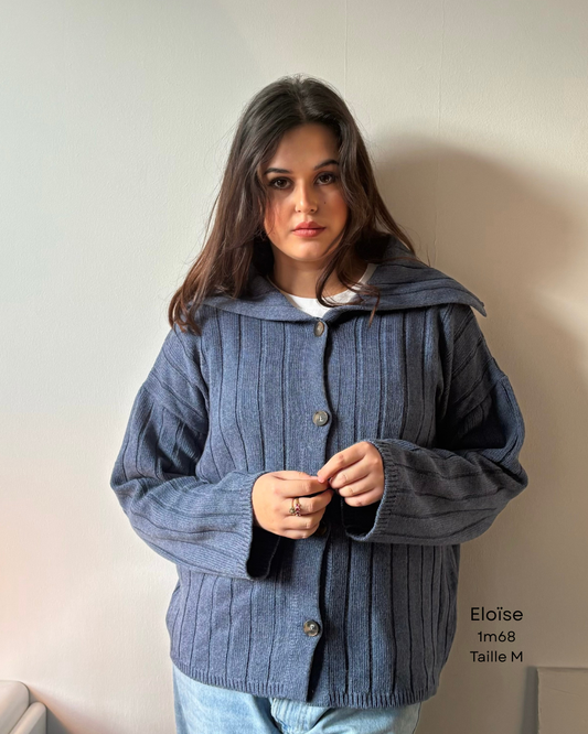 Cardigan en maille côtelée – douceur, chaleur et élégance minimaliste