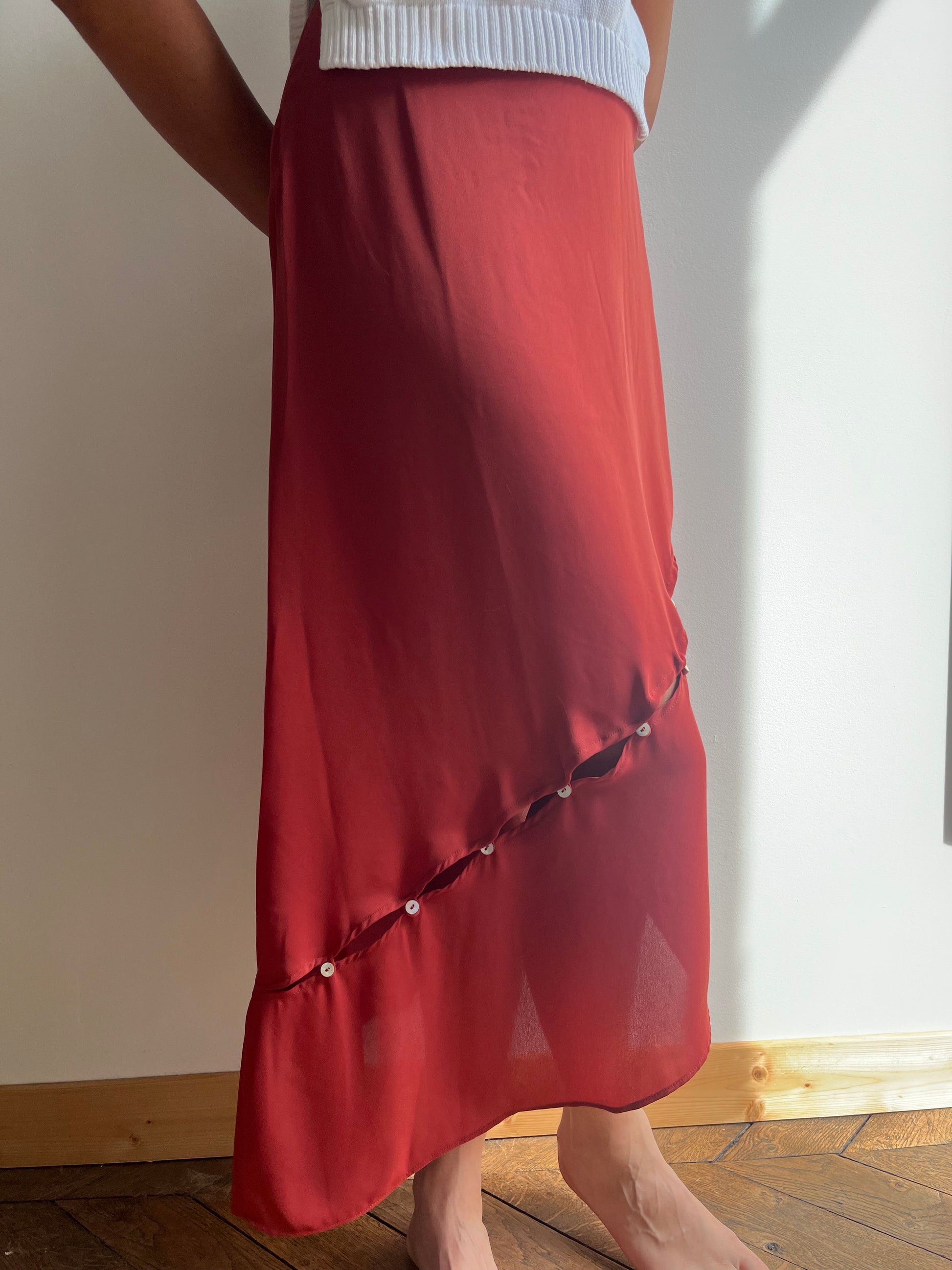 Jupe asymétrique terracotta fabriquée au Portugal en polyester recyclé