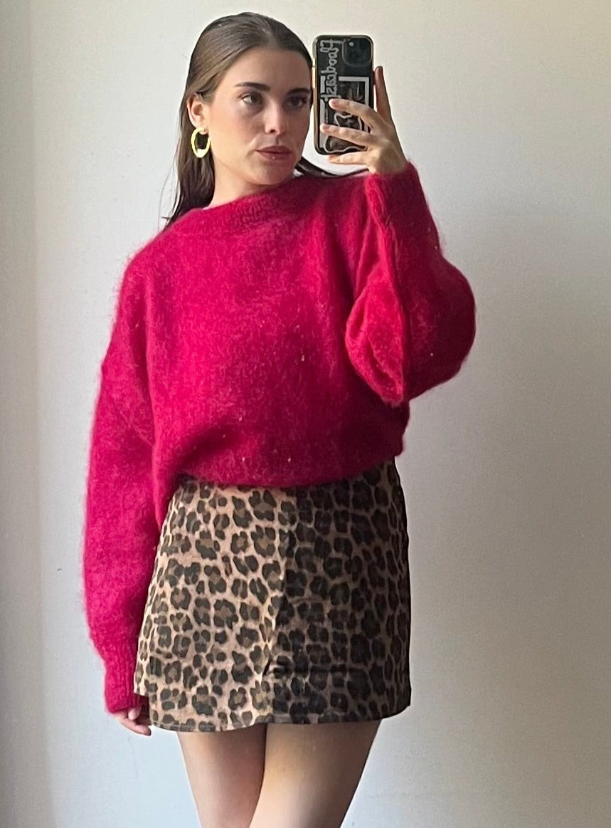 Pull femme en mohair cerise fabriqué en Italie – maille douce et légère.
