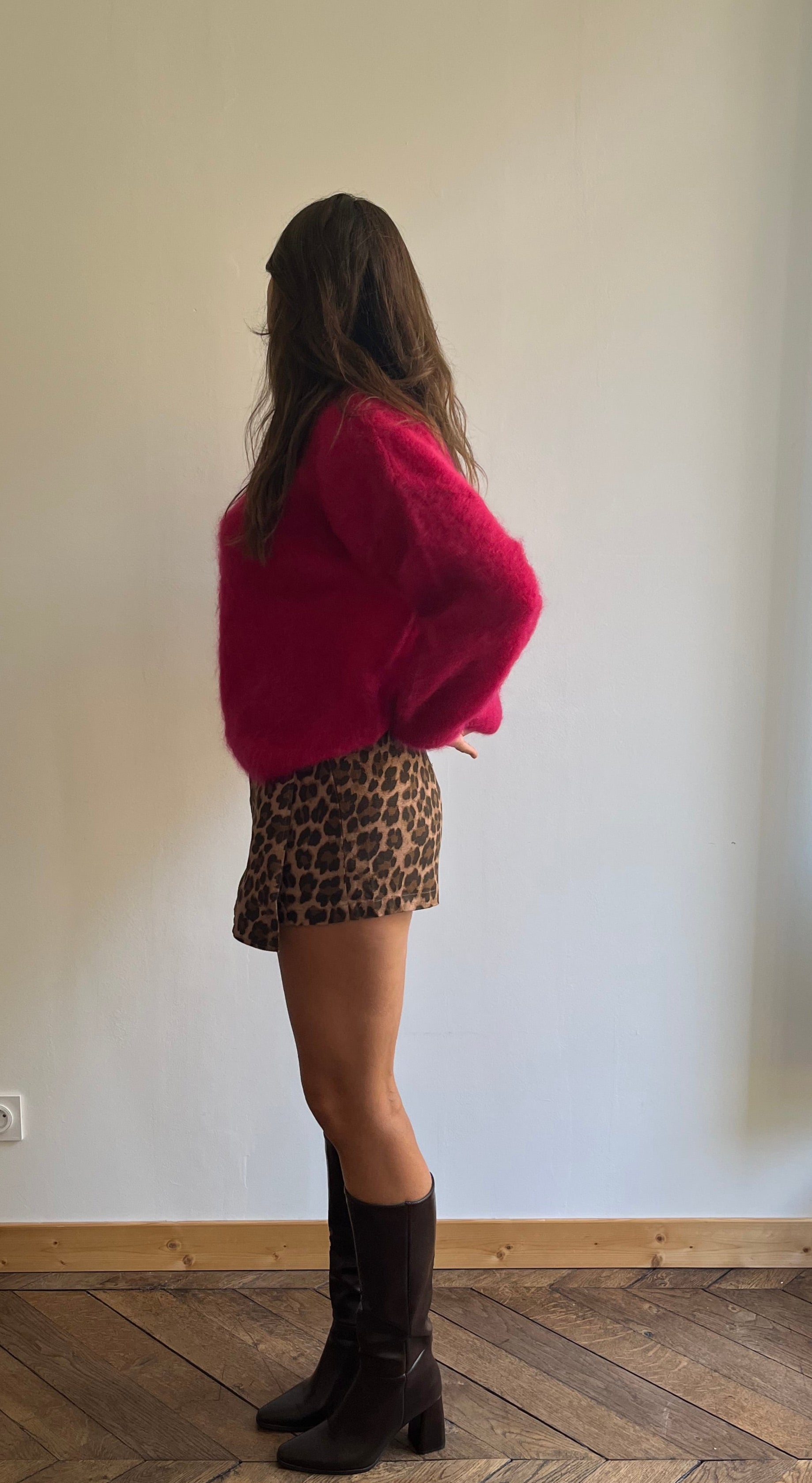 Pull femme en mohair cerise fabriqué en Italie – maille douce et légère.